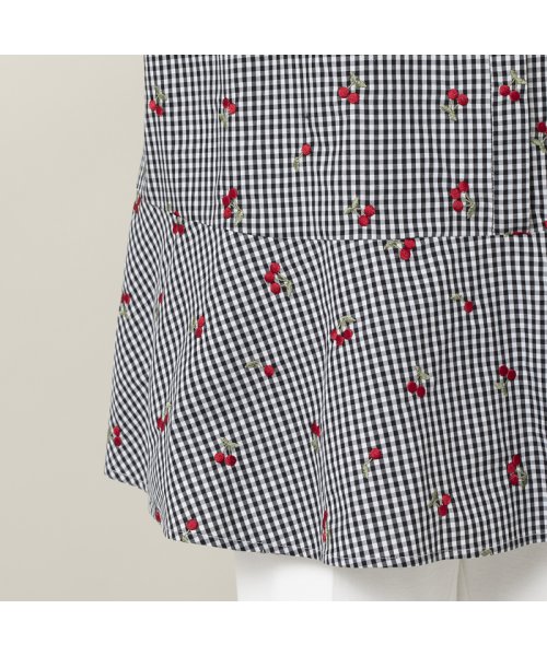 チェリー刺繍フリルカラーブラウス 