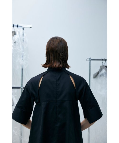 RIM.ARK(リムアーク)/Back open high neck blouse/img14