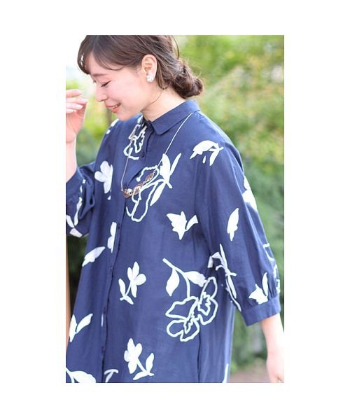 Sawa a la mode(サワアラモード)/ナチュラルな花刺繍コットンシャツチュニック/img12