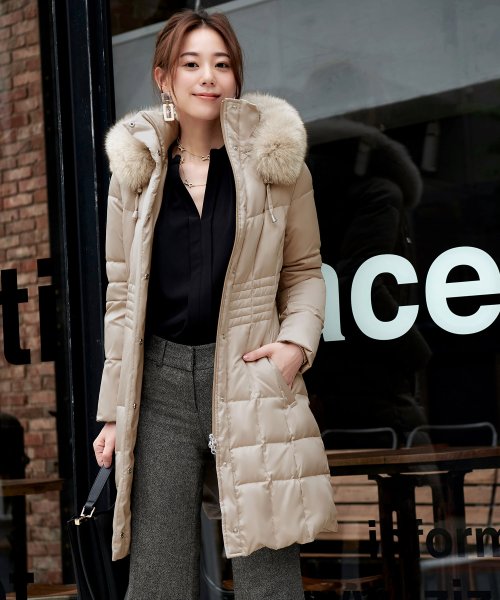 ウエストフィットロングダウンコート「D177」 ポリエステル 100％中　綿 ダウン 80％ フェザー 20％ファー部分 フォックスファー
