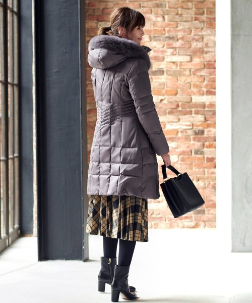 ウエストフィットロングダウンコート「D177」 ポリエステル 100％中　綿 ダウン 80％ フェザー 20％ファー部分 フォックスファー