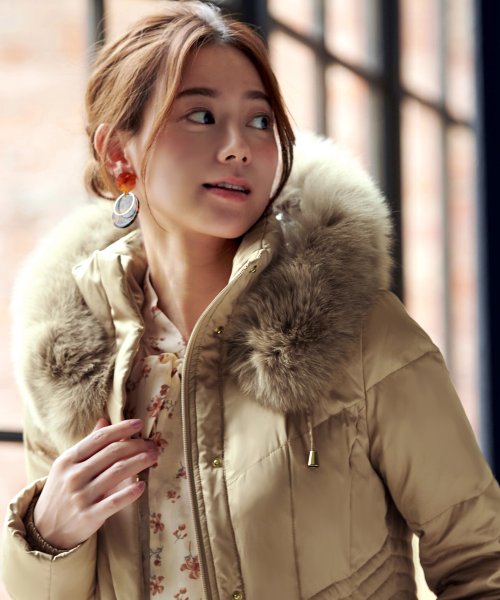 ウエストフィットロングダウンコート「D177」 ポリエステル 100％中　綿 ダウン 80％ フェザー 20％ファー部分 フォックスファー