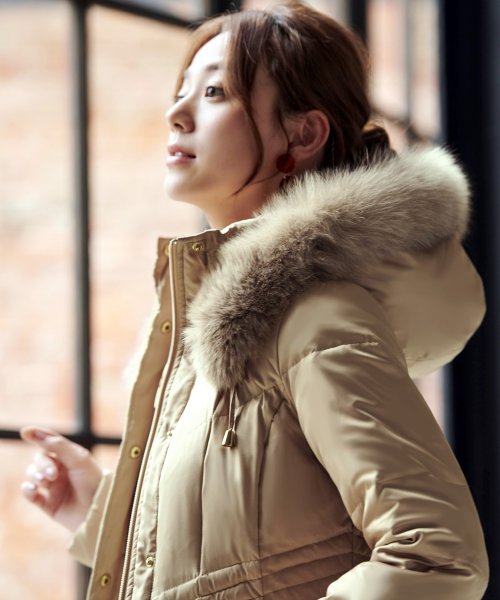 ウエストフィットロングダウンコート「D177」 ポリエステル 100％中　綿 ダウン 80％ フェザー 20％ファー部分 フォックスファー