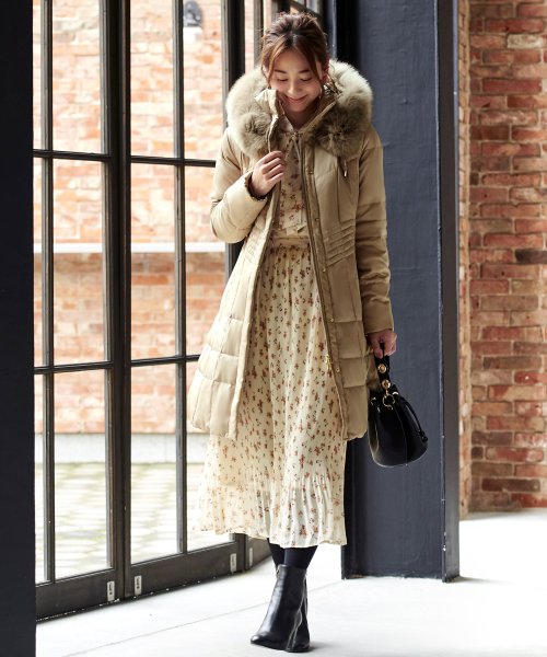 ウエストフィットロングダウンコート「D177」 ポリエステル 100％中　綿 ダウン 80％ フェザー 20％ファー部分 フォックスファー