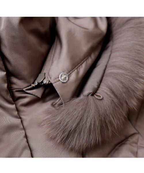 ウエストフィットロングダウンコート「D177」 ポリエステル 100％中　綿 ダウン 80％ フェザー 20％ファー部分 フォックスファー