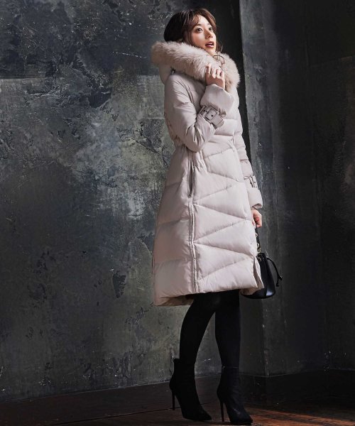 ベルトパフスリーブダウンコート(D670) 商品説明ボリュームのあるフォックスファーが顔周りを飾り、ロング丈で暖かいので冬の定番として重宝するコートで A1399168494 (10688円)