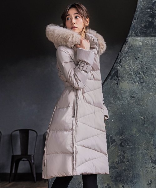 ベルトパフスリーブダウンコート(D670) 商品説明ボリュームのあるフォックスファーが顔周りを飾り、ロング丈で暖かいので冬の定番として重宝するコートで A1399168494 (10688円)
