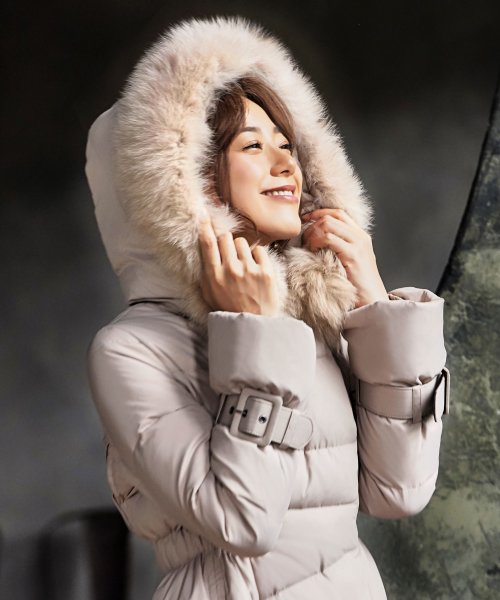 ベルトパフスリーブダウンコート(D670) 商品説明ボリュームのあるフォックスファーが顔周りを飾り、ロング丈で暖かいので冬の定番として重宝するコートで A1399168494 (10688円)