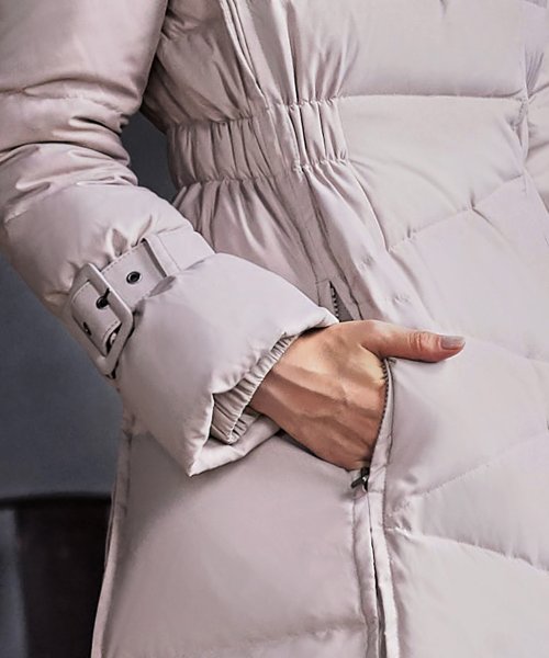 ベルトパフスリーブダウンコート(D670) 商品説明ボリュームのあるフォックスファーが顔周りを飾り、ロング丈で暖かいので冬の定番として重宝するコートで A1399168494 (10688円)