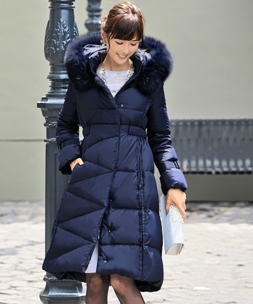 ベルトパフスリーブダウンコート(D670) 商品説明ボリュームのあるフォックスファーが顔周りを飾り、ロング丈で暖かいので冬の定番として重宝するコートで A1399168494 (10688円)