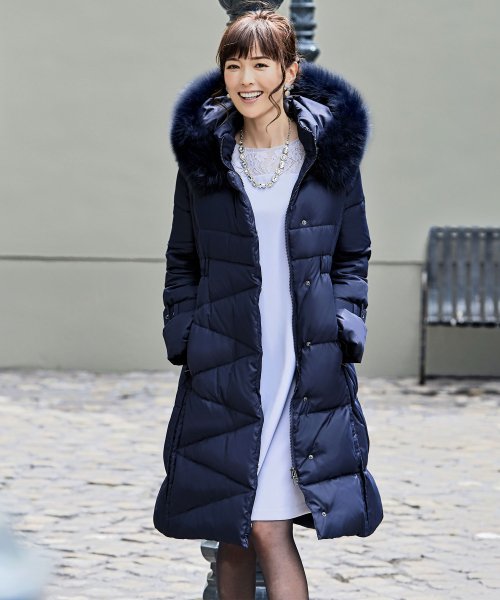 ベルトパフスリーブダウンコート(D670) 商品説明ボリュームのあるフォックスファーが顔周りを飾り、ロング丈で暖かいので冬の定番として重宝するコートで A1399168494 (10688円)