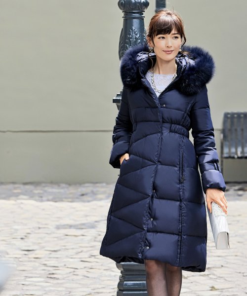 ベルトパフスリーブダウンコート(D670) 商品説明ボリュームのあるフォックスファーが顔周りを飾り、ロング丈で暖かいので冬の定番として重宝するコートで A1399168494 (10688円)