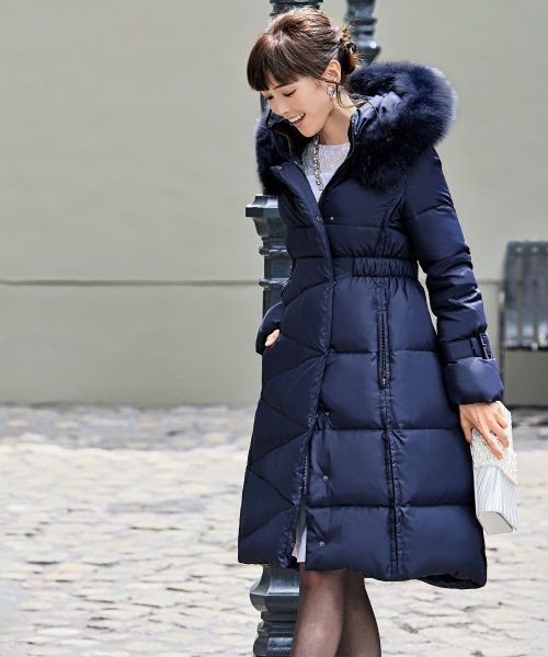 ベルトパフスリーブダウンコート(D670) 商品説明ボリュームのあるフォックスファーが顔周りを飾り、ロング丈で暖かいので冬の定番として重宝するコートで A1399168494 (10688円)