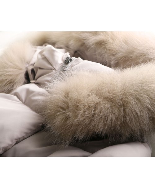 ベルトパフスリーブダウンコート(D670) 商品説明ボリュームのあるフォックスファーが顔周りを飾り、ロング丈で暖かいので冬の定番として重宝するコートで A1399168494 (10688円)