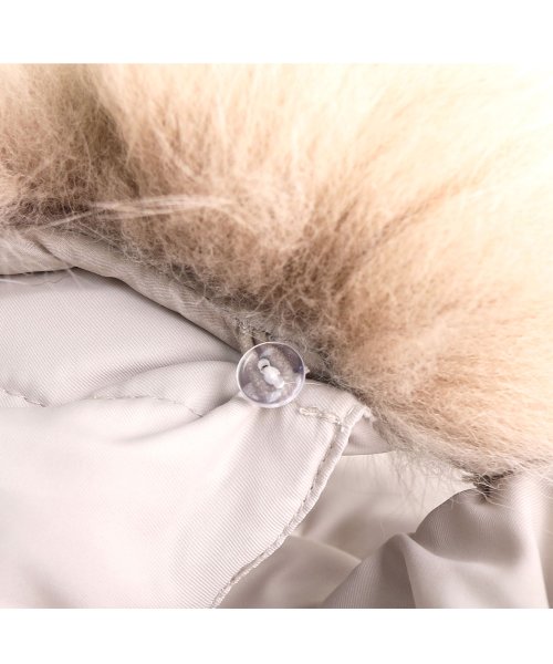 ベルトパフスリーブダウンコート(D670) 商品説明ボリュームのあるフォックスファーが顔周りを飾り、ロング丈で暖かいので冬の定番として重宝するコートで A1399168494 (10688円)