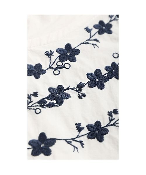 Sawa a la mode(サワアラモード)/小花刺繍のふんわり袖コットンブラウス/img01