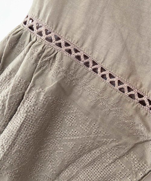 Fizz(フィズ)/綿キャンブリック　袖刺繍スキッパーブラウス　ボリューム袖　スキッパー　フレア/img12