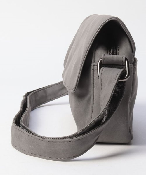  メンズショルダーバッグ  ミニショルダー サコッシュ バッグ レザー