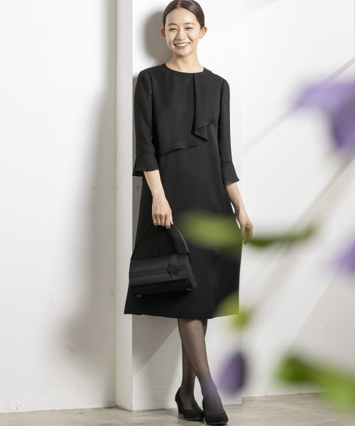 【喪服】【洗える】ボウタイフリル セミフレアブラックフォーマルワンピース＜大きいサイズ有＞ 夏/セレモニー/七五三 あり 喪服 卒業式 デザイン セレモニー 入学式 結婚式 お宮参り 七五三 礼服 ワンピース なし