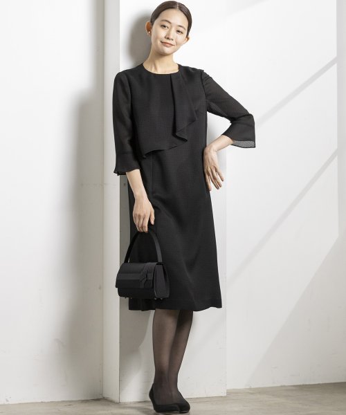 【喪服】【洗える】ボウタイフリル セミフレアブラックフォーマルワンピース＜大きいサイズ有＞ 夏/セレモニー/七五三 あり 喪服 卒業式 デザイン セレモニー 入学式 結婚式 お宮参り 七五三 礼服 ワンピース なし