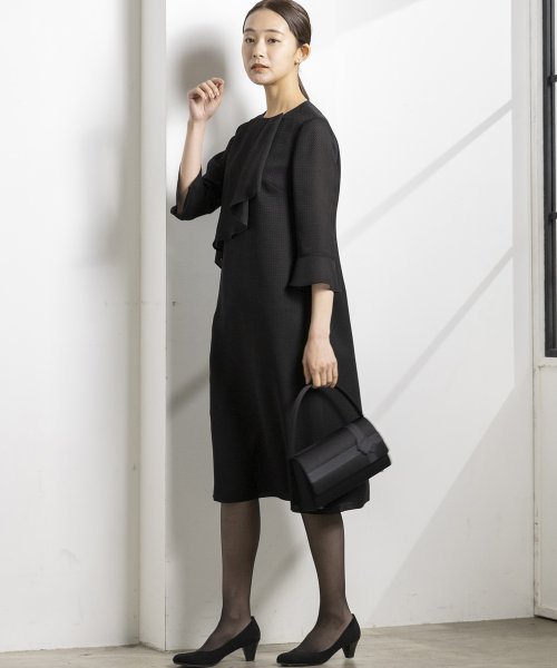 【喪服】【洗える】ボウタイフリル セミフレアブラックフォーマルワンピース＜大きいサイズ有＞ 夏/セレモニー/七五三 あり 喪服 卒業式 デザイン セレモニー 入学式 結婚式 お宮参り 七五三 礼服 ワンピース なし