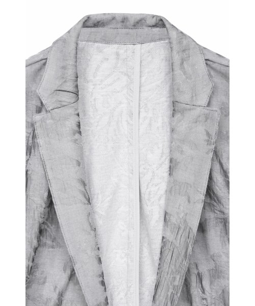 TORNADO MART∴シャーリーフラワージャカードジャケット 商品説明【DESIGN】 レーヨン混のワッシャー感と柔らかな印象度が高い7分袖ジャケット。 シャープなボディに細ラペルの2Bタイプ。 モー BCD1718653087(13090円)