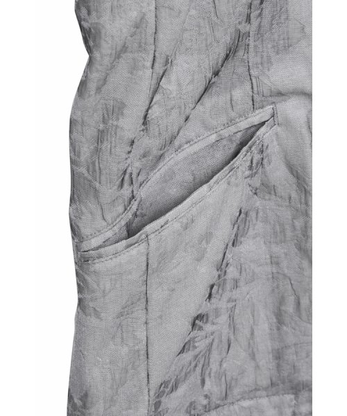 TORNADO MART∴シャーリーフラワージャカードジャケット 商品説明【DESIGN】 レーヨン混のワッシャー感と柔らかな印象度が高い7分袖ジャケット。 シャープなボディに細ラペルの2Bタイプ。 モー BCD1718653087(13090円)