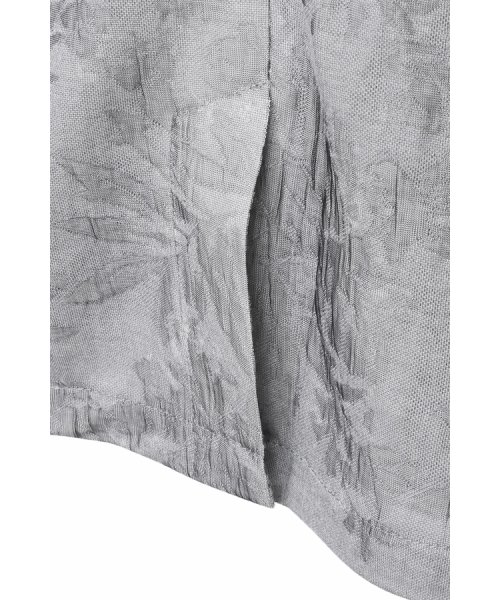 TORNADO MART∴シャーリーフラワージャカードジャケット 商品説明【DESIGN】 レーヨン混のワッシャー感と柔らかな印象度が高い7分袖ジャケット。 シャープなボディに細ラペルの2Bタイプ。 モー BCD1718653087(13090円)