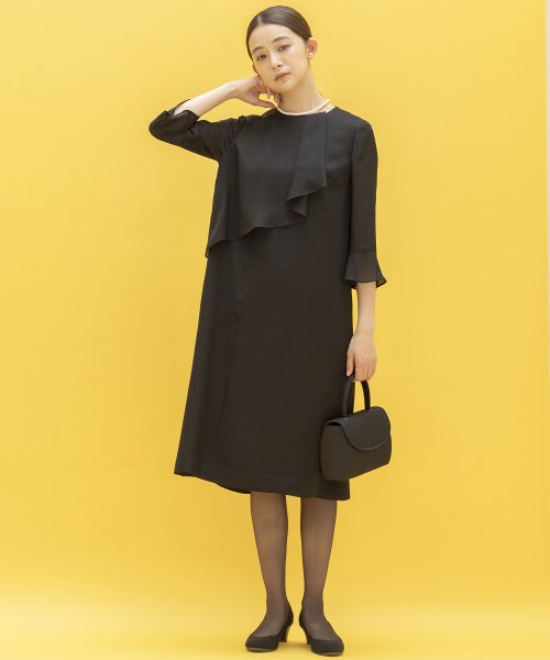 【喪服】【洗える】ボウタイフリル セミフレアブラックフォーマルワンピース＜大きいサイズ有＞ 夏/セレモニー/七五三 あり 喪服 卒業式 デザイン セレモニー 入学式 結婚式 お宮参り 七五三 礼服 ワンピース なし