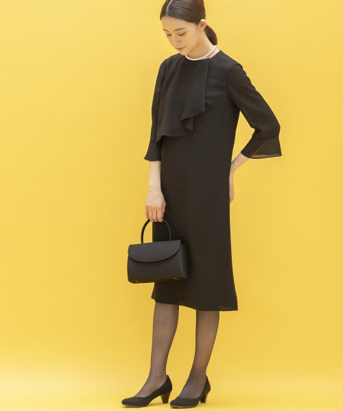 【喪服】【洗える】ボウタイフリル セミフレアブラックフォーマルワンピース＜大きいサイズ有＞ 夏/セレモニー/七五三 あり 喪服 卒業式 デザイン セレモニー 入学式 結婚式 お宮参り 七五三 礼服 ワンピース なし