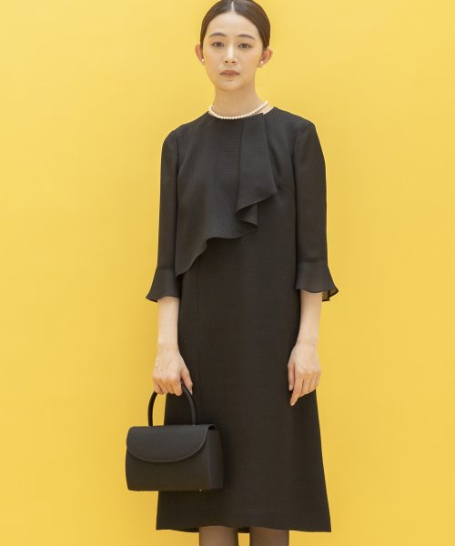 【喪服】【洗える】ボウタイフリル セミフレアブラックフォーマルワンピース＜大きいサイズ有＞ 夏/セレモニー/七五三 あり 喪服 卒業式 デザイン セレモニー 入学式 結婚式 お宮参り 七五三 礼服 ワンピース なし