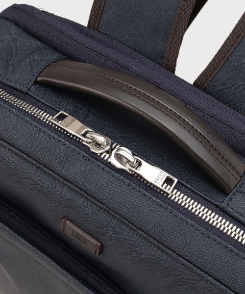 【3WAY/PC対応】コーデュラ(R)コーティング バッグ 商品説明【デザインポイント】バックパックとショルダー、ブリーフタイプの3WAYバッグ。片手で扱いづらい大きめのスマホ普及をうけ、両 H1916672828(14586円)