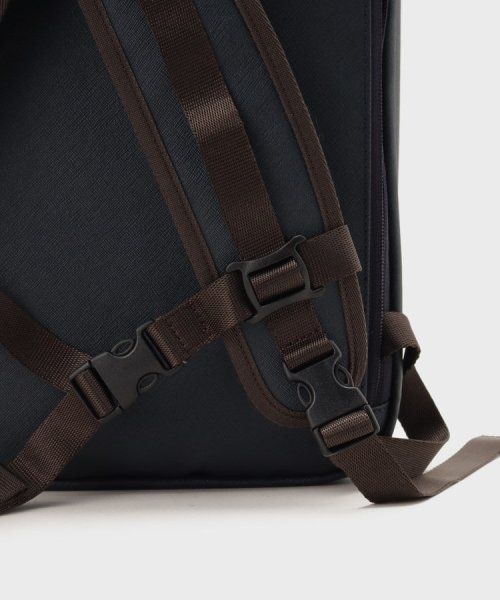 【3WAY/PC対応】コーデュラ(R)コーティング バッグ 商品説明【デザインポイント】バックパックとショルダー、ブリーフタイプの3WAYバッグ。片手で扱いづらい大きめのスマホ普及をうけ、両 H1916672828(14586円)