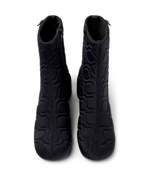 [カンペール] NIKI / アンクルブーツ 商品説明ボリュームヒールがアイキャッチングなサイドジップブーツ「NIKI(ニキ)」は、わずかに角ばったラウンドトゥと幾何学的な M1700187059(13090円)