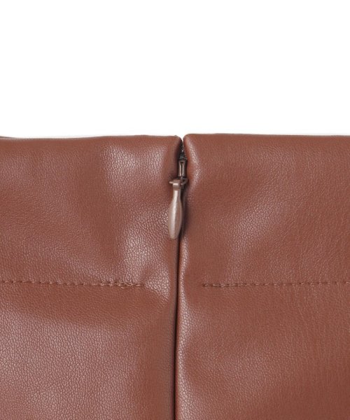 【GISELe 12，1月合併号掲載】DUPHOT / フェイクレザースカート 