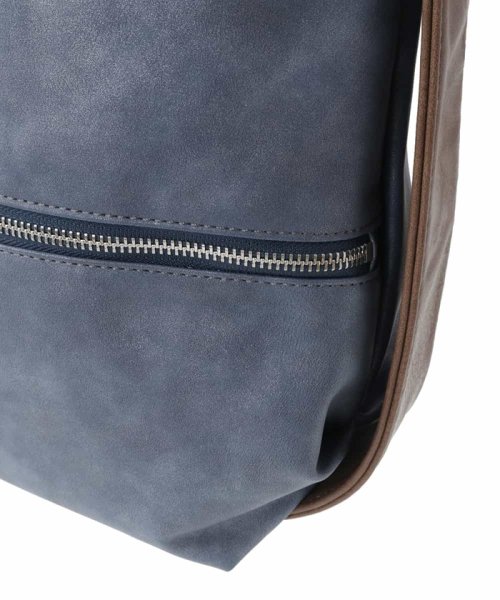 [2WAY・A4サイズ対応]フェイクレザー変形トートバッグ 