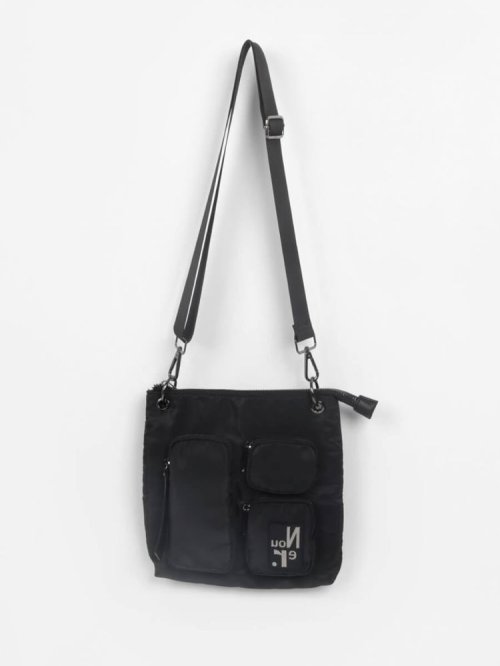 ポケットデザインマルチWAYバックパック 本体 高さ 斜め掛け ロープ