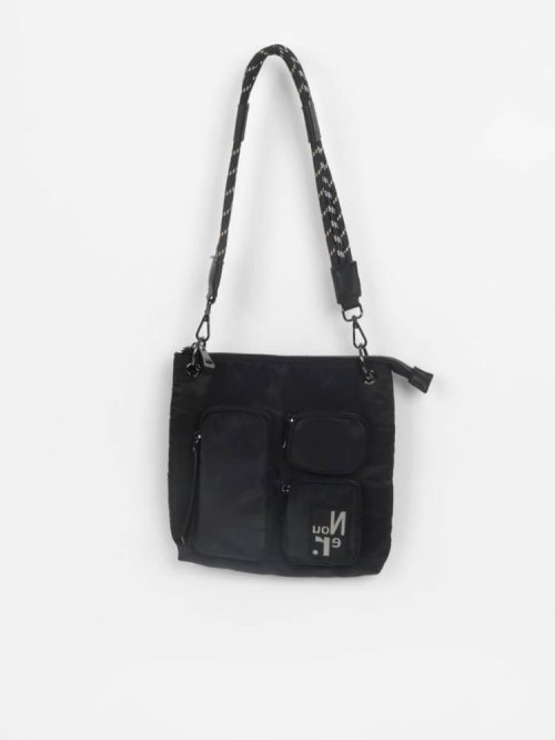 ポケットデザインマルチWAYバックパック 本体 高さ 斜め掛け ロープ