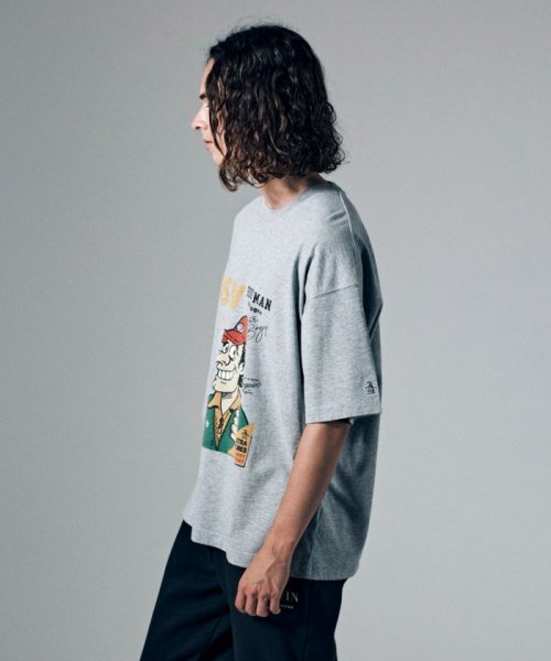 Penguin by Munsingwear(ペンギン　バイ　マンシングウェア)/MAGAZINE PRINT T－SHIRT / マガジンプリントTシャツ【アウトレット】/img01