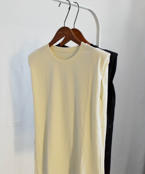 ARGO TOKYO(アルゴトウキョウ)/Side Button Shoulder Pat T－shirt　24085 サイドボタンショルダーパットTシャツ　Tシャツ　パット付きTシャツ　サイドボタン　/img01