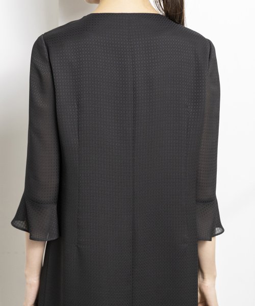 【喪服】【洗える】ボウタイフリル セミフレアブラックフォーマルワンピース＜大きいサイズ有＞ 夏/セレモニー/七五三 あり 喪服 卒業式 デザイン セレモニー 入学式 結婚式 お宮参り 七五三 礼服 ワンピース なし