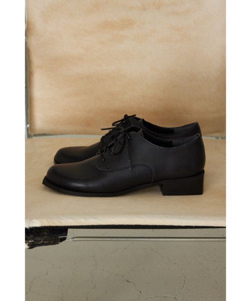 Lace up plump shoes up plump shoes