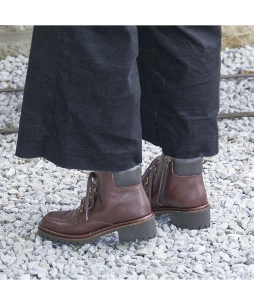 タンクソールレースアップショートブーツ 商品説明マウンテンブーツテイストのショートブーツ。すっきりとしたラストを使用しており、ボリューム感も程良いです。内 E2675385680 (20477円)