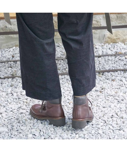 タンクソールレースアップショートブーツ 商品説明マウンテンブーツテイストのショートブーツ。すっきりとしたラストを使用しており、ボリューム感も程良いです。内 E2675385680 (20477円)