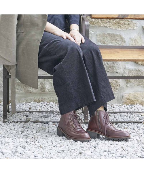 タンクソールレースアップショートブーツ 商品説明マウンテンブーツテイストのショートブーツ。すっきりとしたラストを使用しており、ボリューム感も程良いです。内 E2675385680 (20477円)