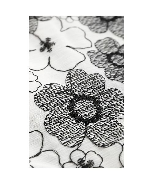 Sawa a la mode(サワアラモード)/モノトーンの花刺繍ふんわり袖トップス/img10