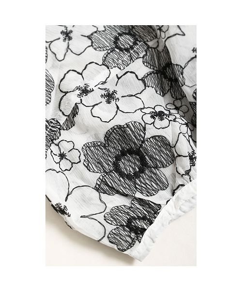 Sawa a la mode(サワアラモード)/モノトーンの花刺繍ふんわり袖トップス/img22