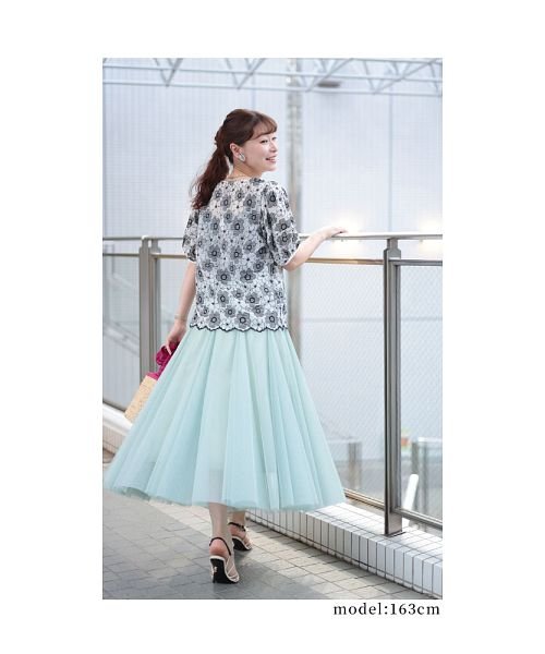 Sawa a la mode(サワアラモード)/モノトーンの花刺繍ふんわり袖トップス/img23