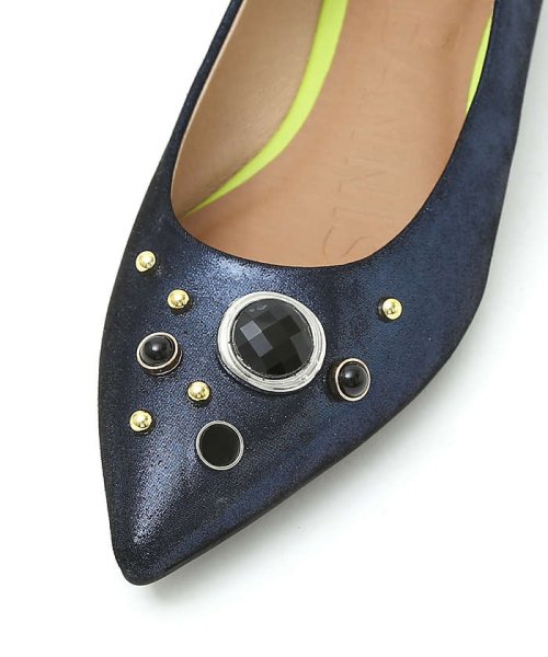 アシンメトリービジューフラットパンプス 商品説明左右アシンメトリーに配置されたビジューが他にはない特別感のある、レディライクな新作パンプス。ビジューパーツはブラックをベースにして、大人っ N1425634588(11011円)