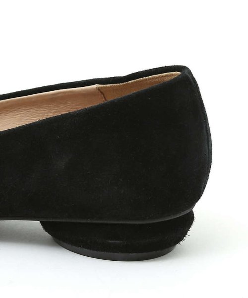 アシンメトリービジューフラットパンプス 商品説明左右アシンメトリーに配置されたビジューが他にはない特別感のある、レディライクな新作パンプス。ビジューパーツはブラックをベースにして、大人っ N1425634588(11011円)